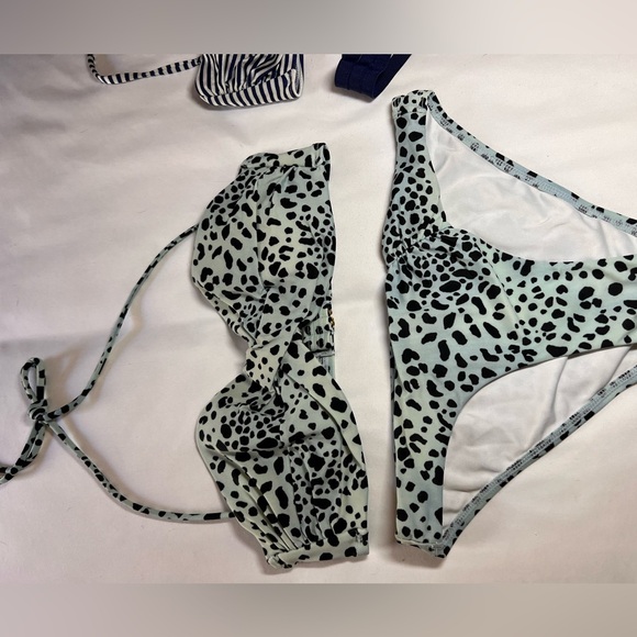 Bikinis by Victoria Secret -Three pack - Picture 3 of 9